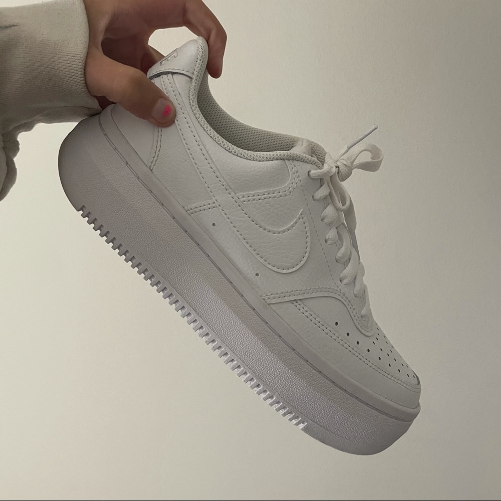 Women’s Nike Air Force 1 Size 9